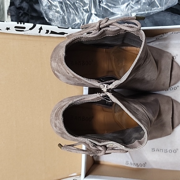 Womens Taupe brushed suede size 10. - Picture 3 of 7